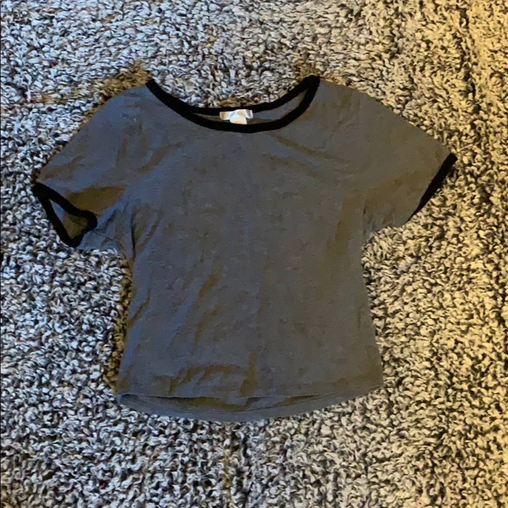Fitted belly shirt